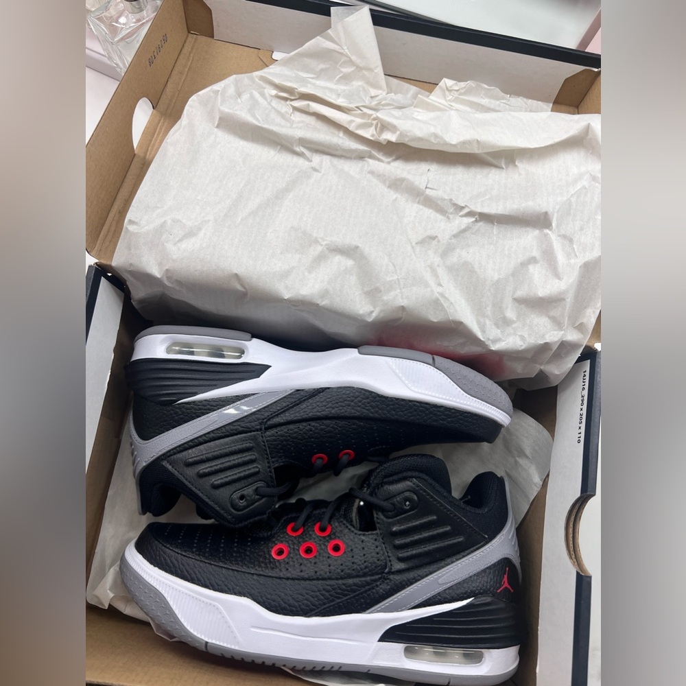 Nike Jordans *NEW Boy 4y